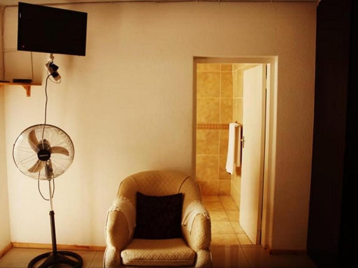 Moshitametsi Guesthouse Kempton Park Exterior photo