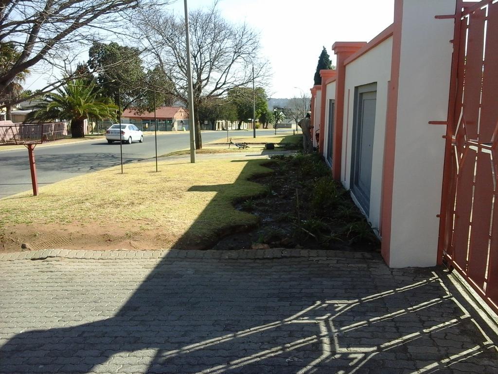 Moshitametsi Guesthouse Kempton Park Exterior photo