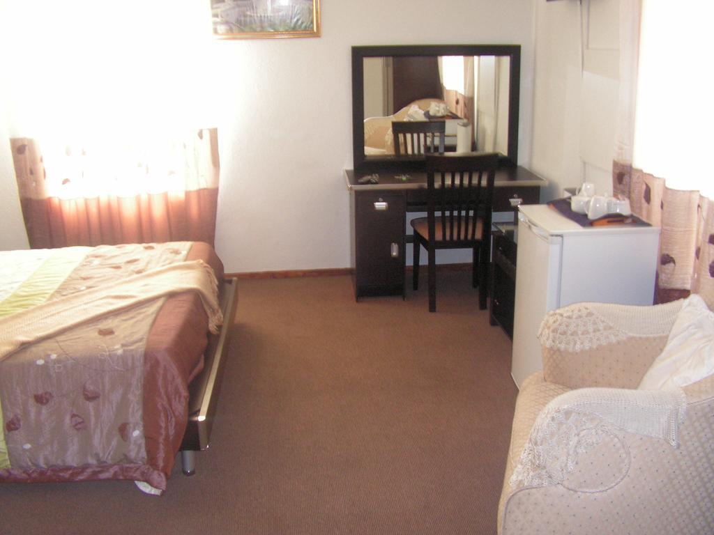 Moshitametsi Guesthouse Kempton Park Room photo