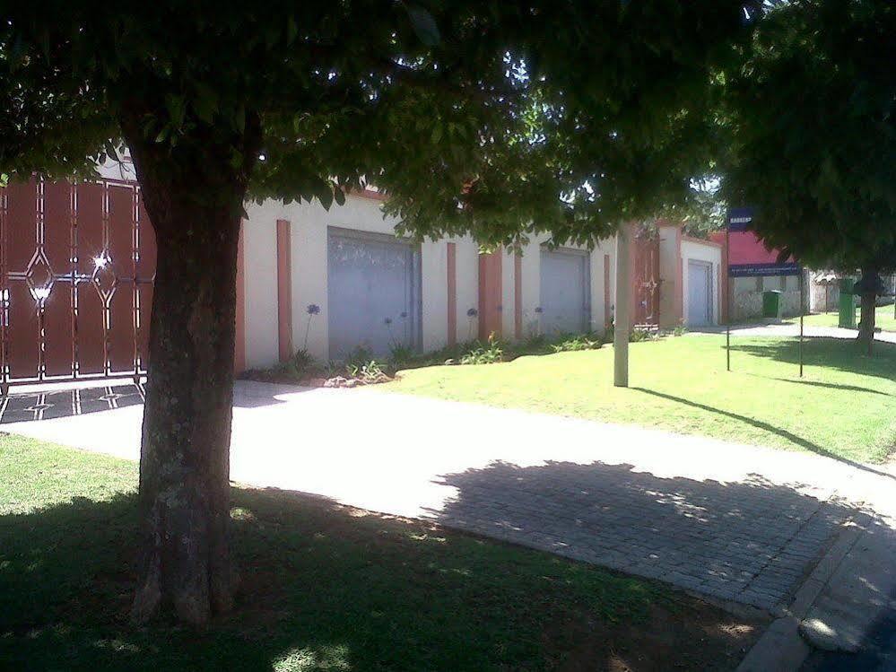 Moshitametsi Guesthouse Kempton Park Exterior photo